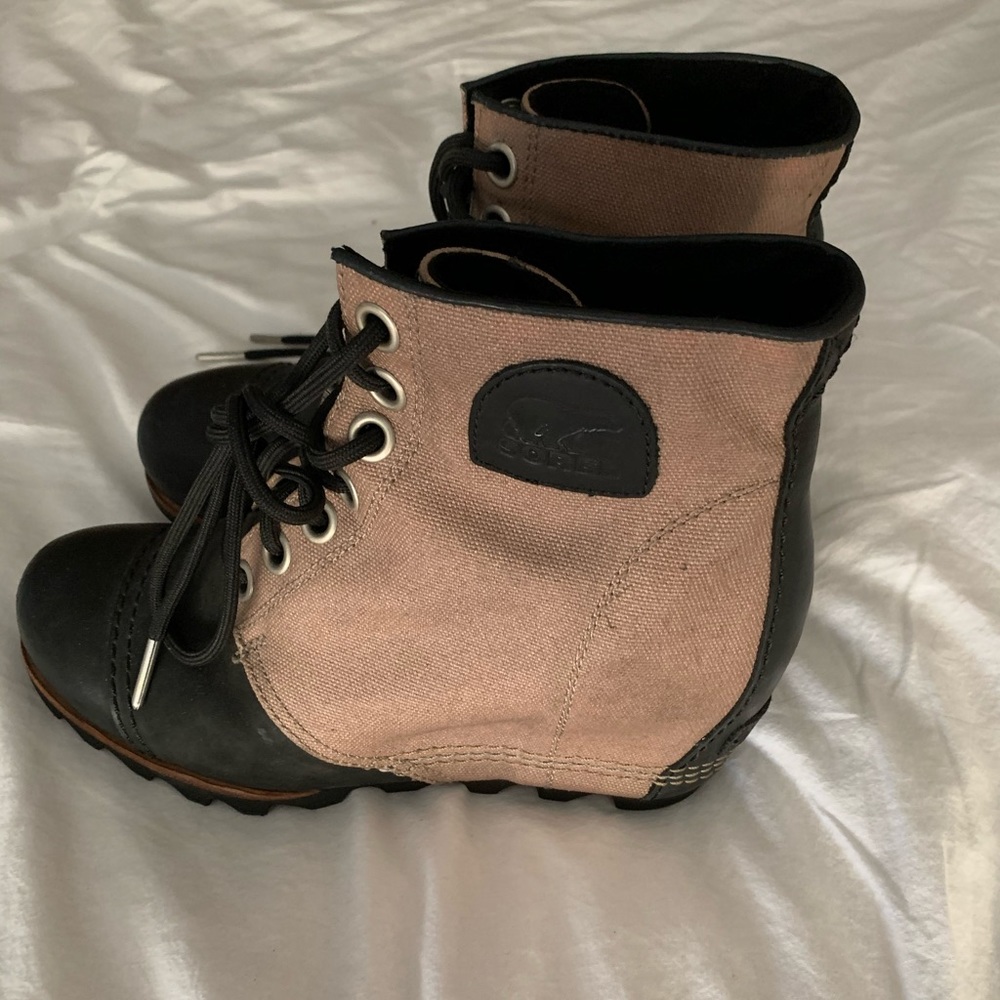 Joan of Arctic sorel wedge heel boots!